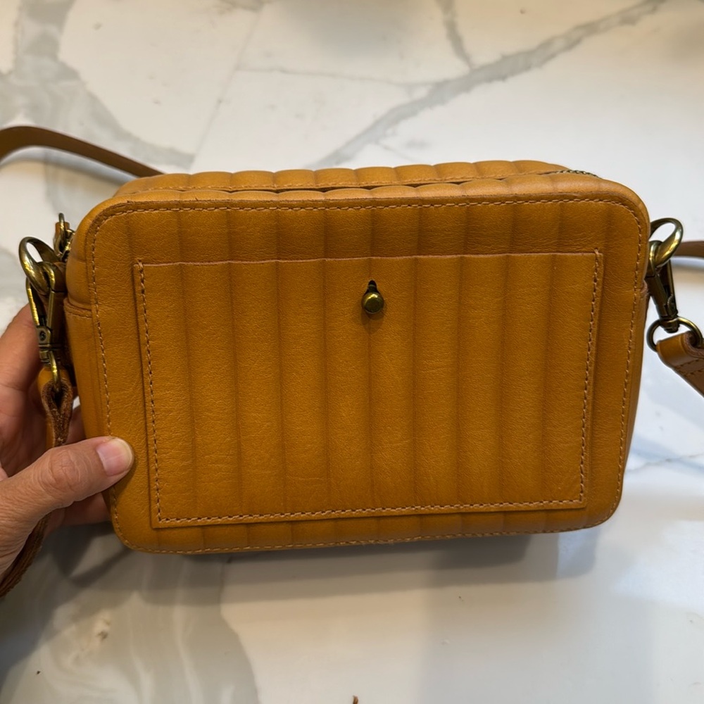 Madewell The Transport Camera Bag Quilted Leather Bubble Pleat Edition